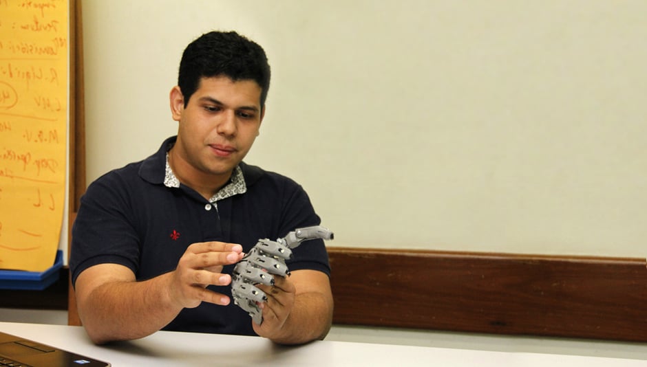 Capa da matéria Participantes do LABx desenvolvem projeto de prótese para deficientes