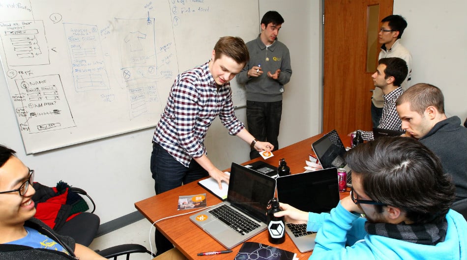 Capa da matéria Falta proximidade entre administração e tecnologia nas universidades brasileiras