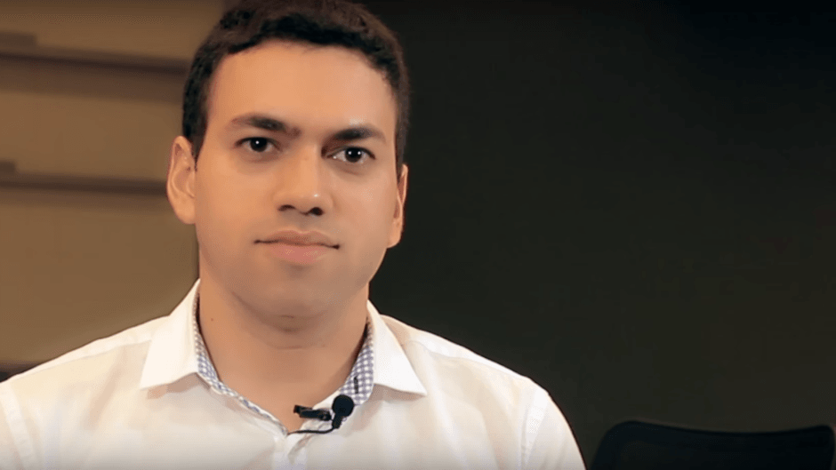 Capa da matéria ‘Cada aula melhor conta’, diz co-fundador da Vetor Brasil sobre carreira em educação