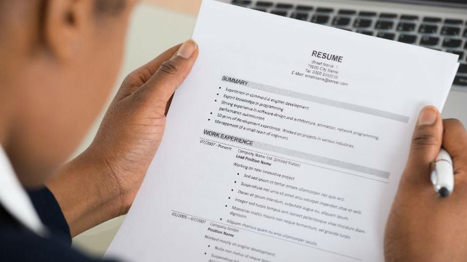 Capa da matéria 8 sites para gerar um currículo online de maneira simples e fácil
