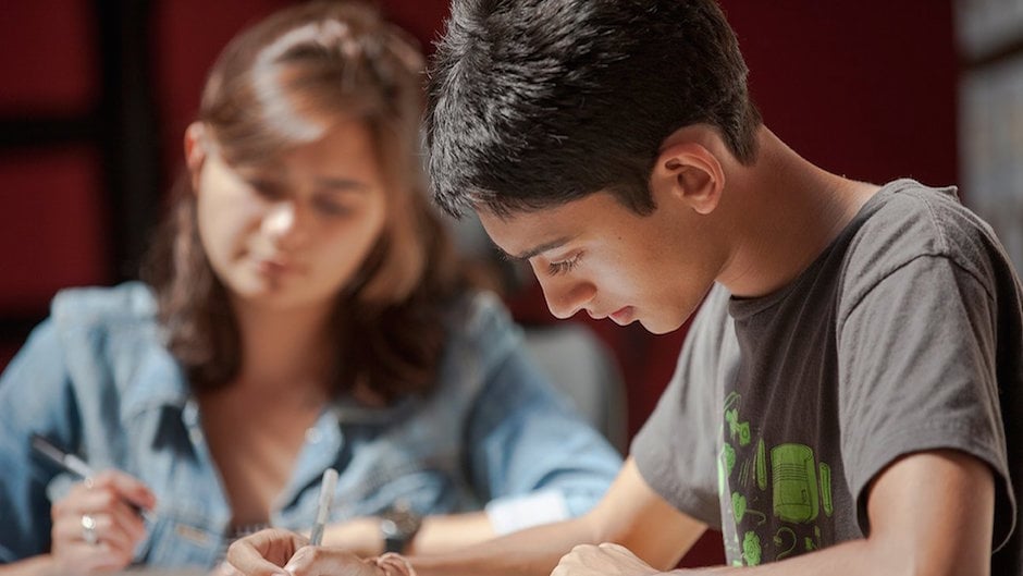 Capa da matéria A universidade em que os hábitos são mais importantes que o conteúdo