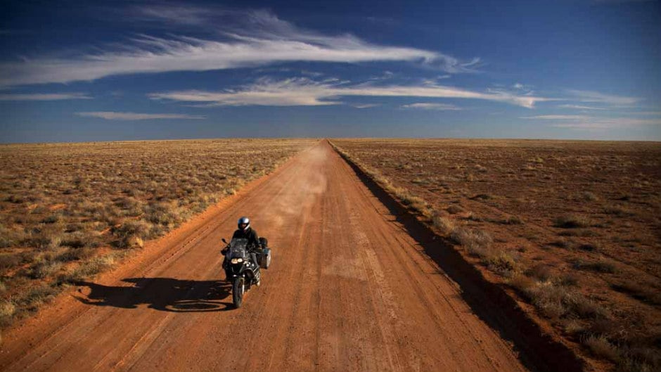 Capa da matéria O que um consultor McKinsey aprendeu atravessando a Austrália de motocicleta