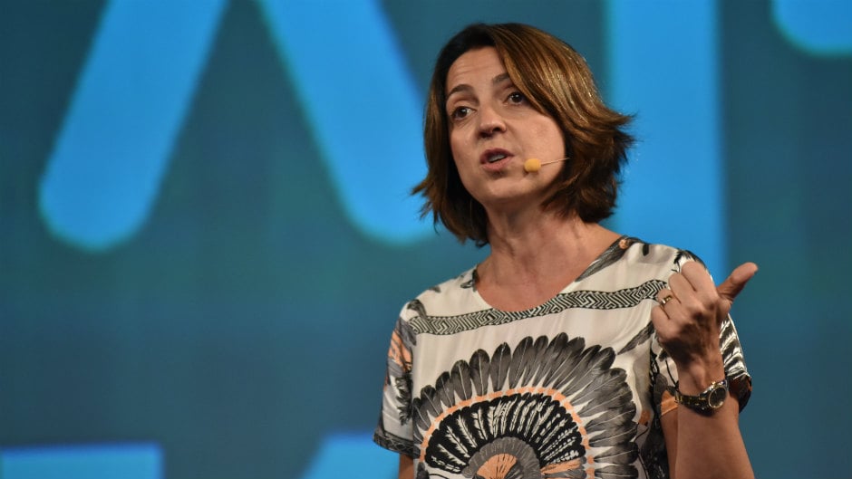 Capa da matéria Paula Bellizia, CEO da Microsoft: Se você não está pensando na disrupção do seu negócio, alguém está