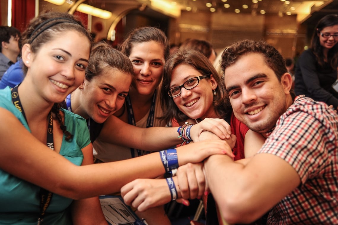 Capa da matéria 4 perguntas e respostas sobre como funciona a AIESEC
