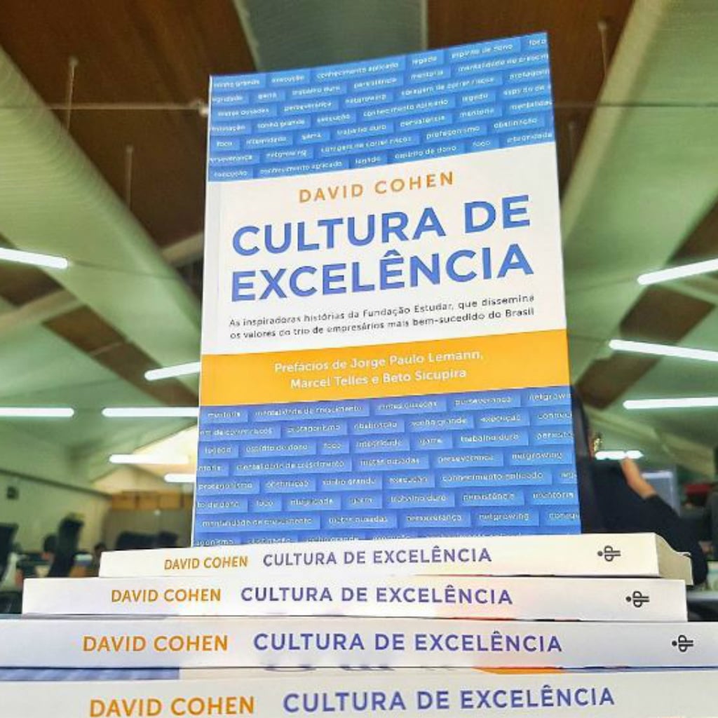 Capa da matéria Leia as histórias inspiradoras da Fundação Estudar neste livro!