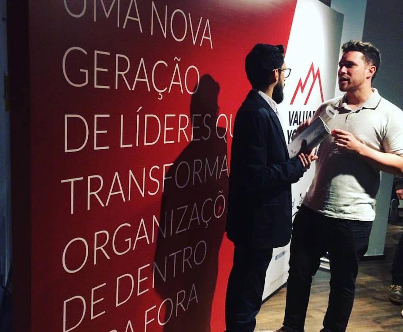 Capa da matéria Você inova na empresa em que trabalha? Conheça o prêmio Valuable Young Leaders