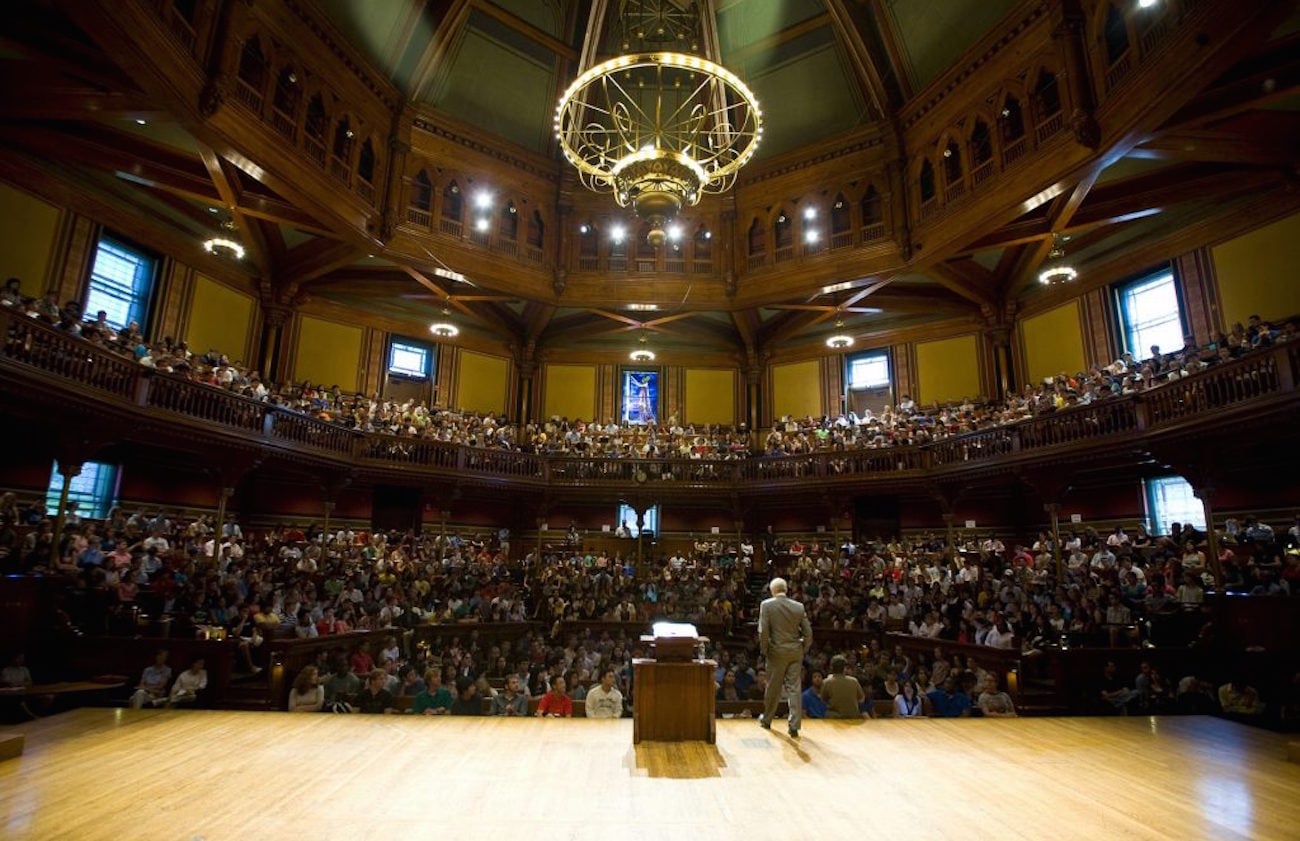 Capa da matéria 4 TED Talks (e uma aula de Harvard) que todo futuro advogado deveria assistir
