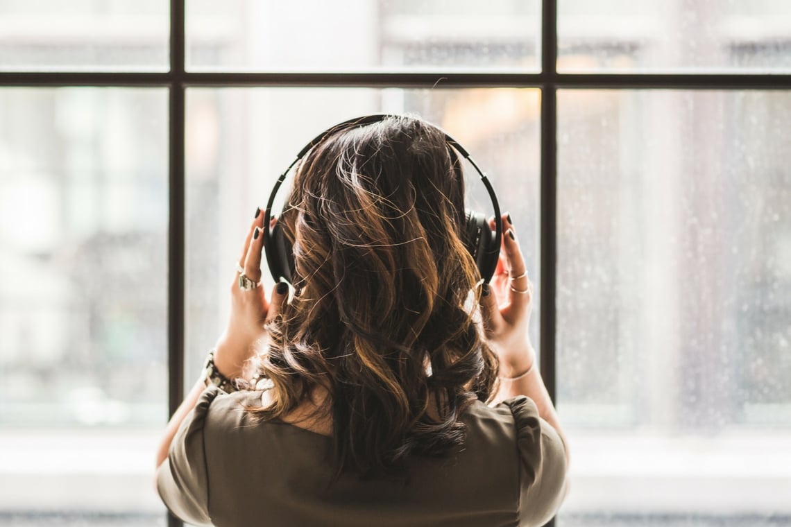Capa da matéria Os melhores podcasts para aprender cinco idiomas