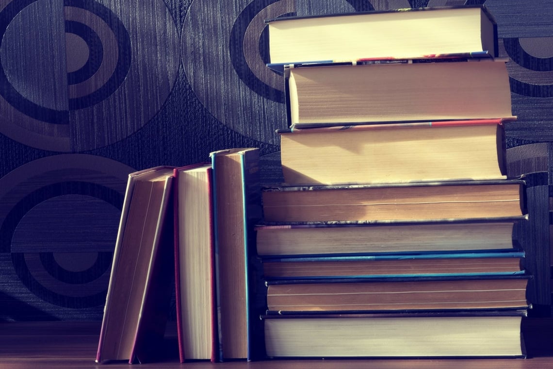 Capa da matéria Amazon celebra Dia Mundial do Livro com semana de descontos de até 80% em obras sobre empreendedorismo e liderança