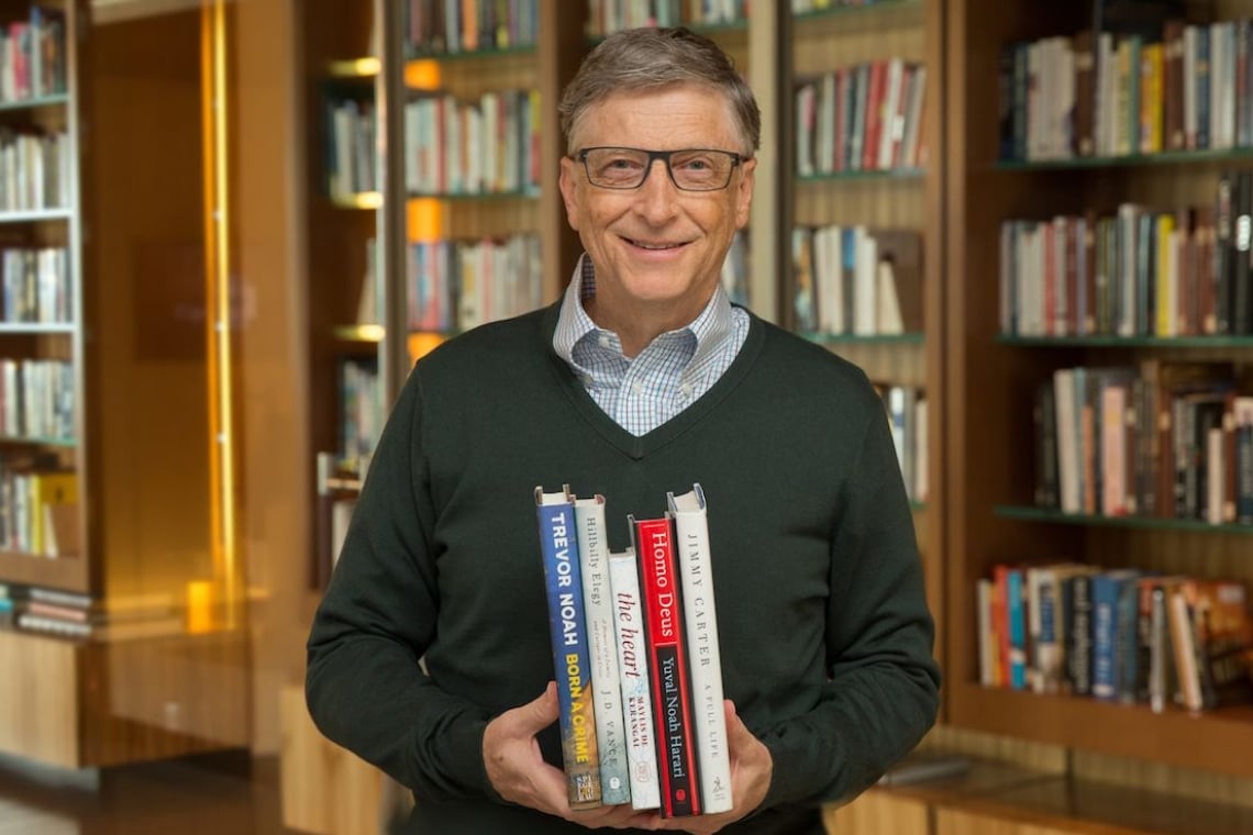Capa da matéria Como Bill Gates lê livros – e 5 obras que ele indica!