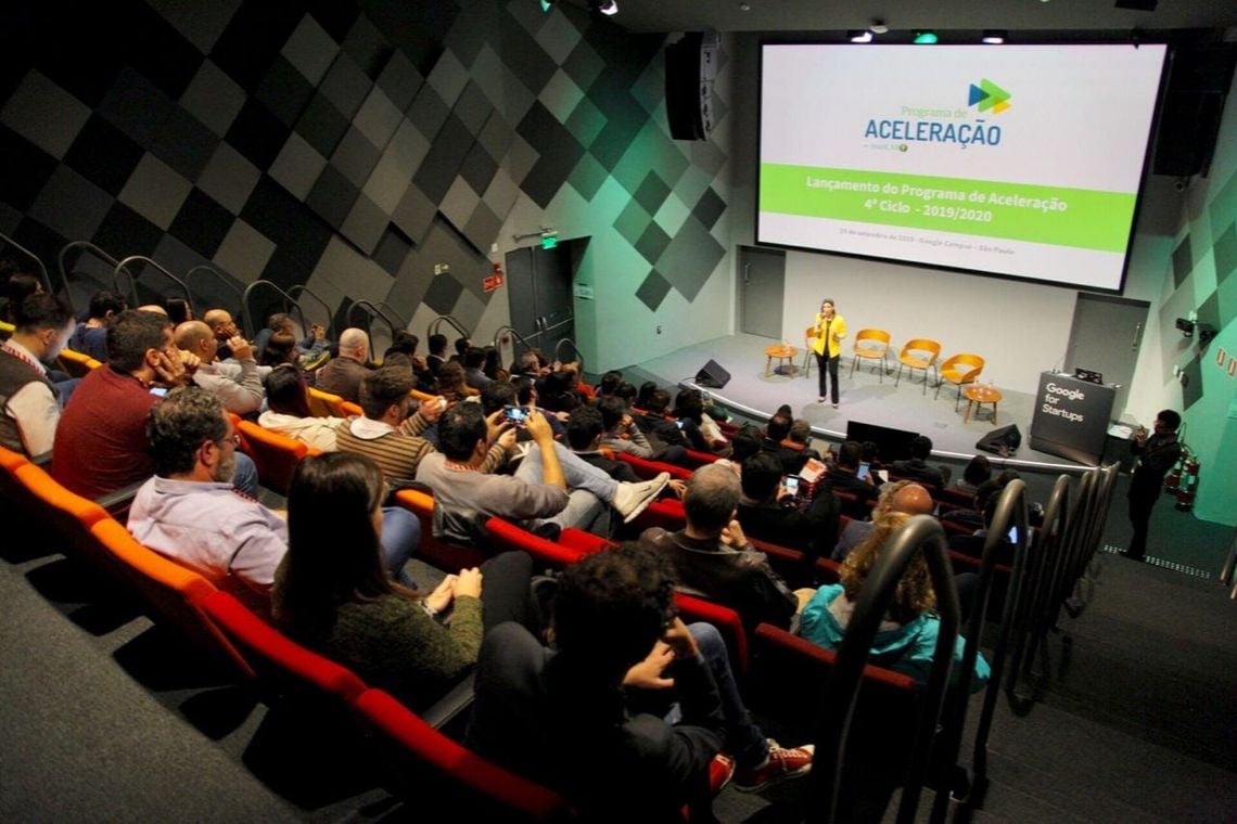 Capa da matéria Programa de aceleração de startups dá 250 mil reais e viagem para Vale do Silício