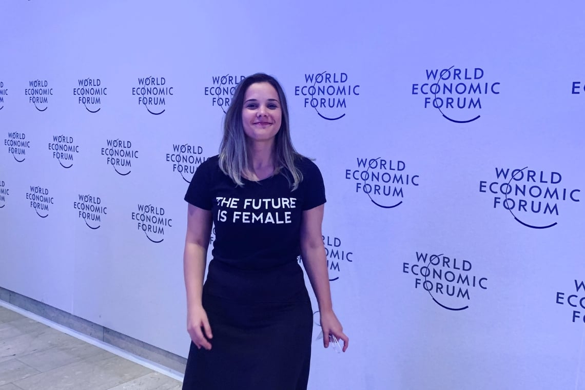 Capa da matéria Por que esta jovem foi escolhida para representar o Brasil no Encontro Anual do Fórum Econômico Mundial de Davos