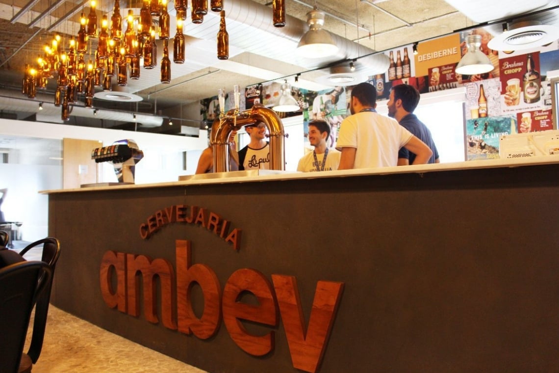 Capa da matéria Cervejaria Ambev: conheça a sede, profissionais, áreas e desafios