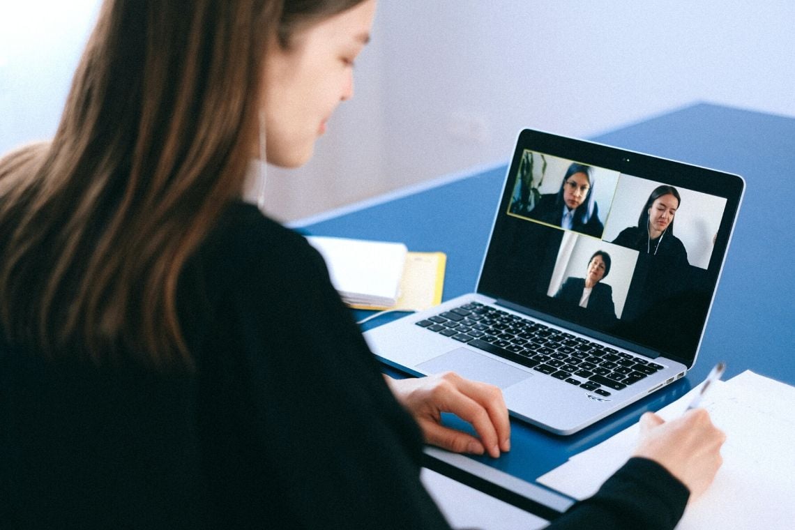 Capa da matéria Conferência online conecta engenheiras com grandes empresas do setor de indústria