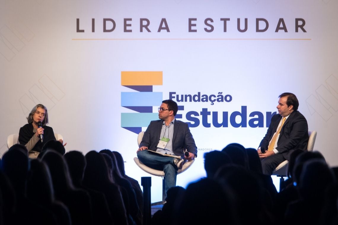 Capa da matéria Rodrigo Maia e Cármen Lúcia discutem o país em podcast da Fundação Estudar