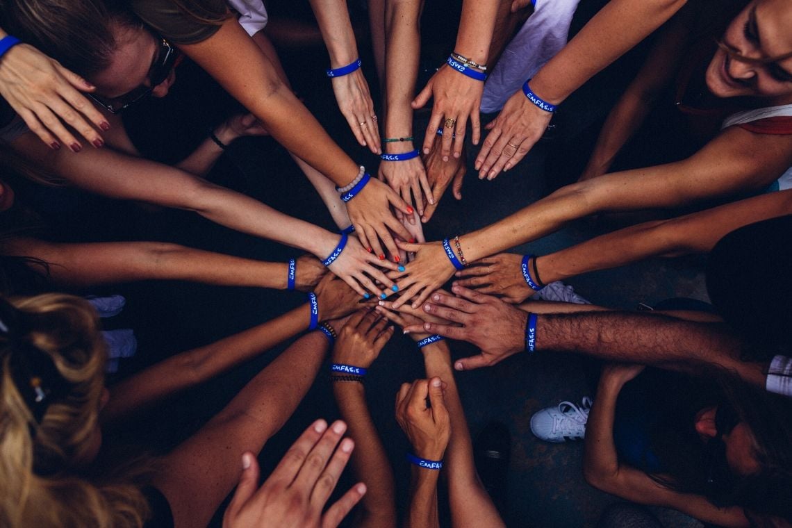 Capa da matéria E-book: Tudo que você precisa saber sobre trabalho voluntário!