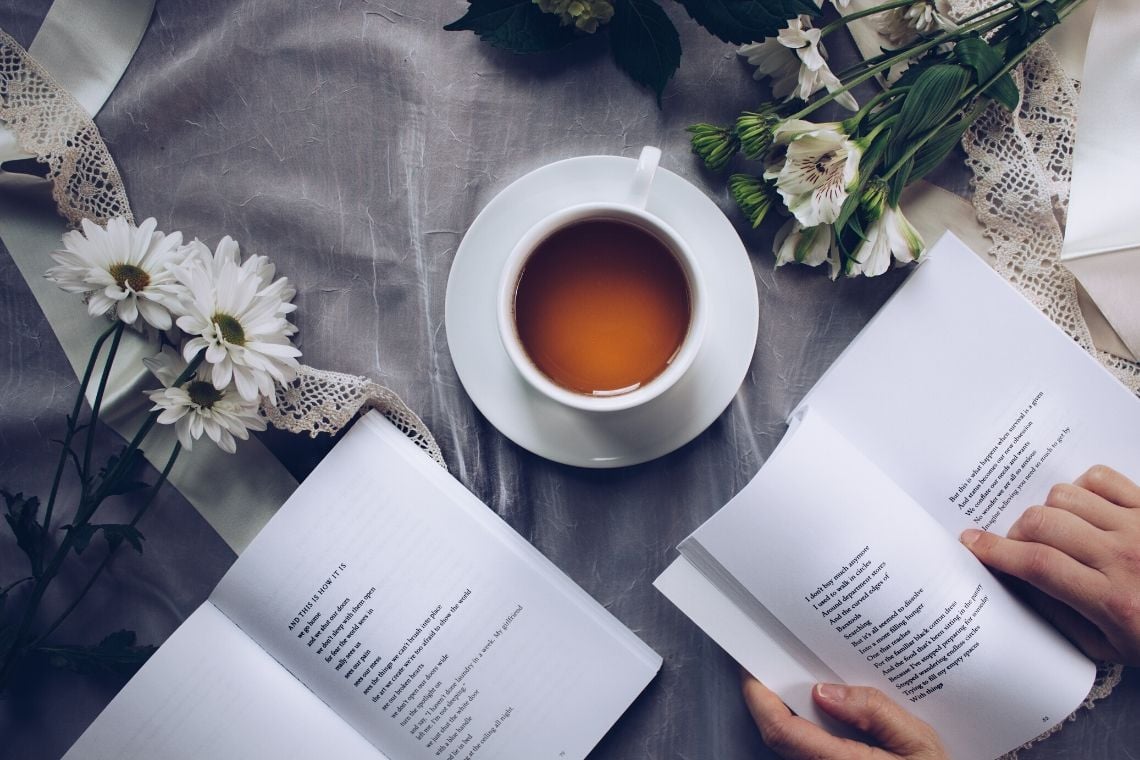 Capa da matéria 10 livros e podcasts indicados por Líderes Estudar