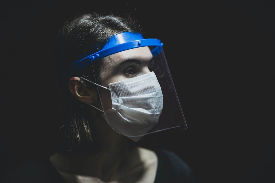 Capa da matéria Como uma escola usou seus recursos para produzir face shields para ajudar no combater ao coronavírus