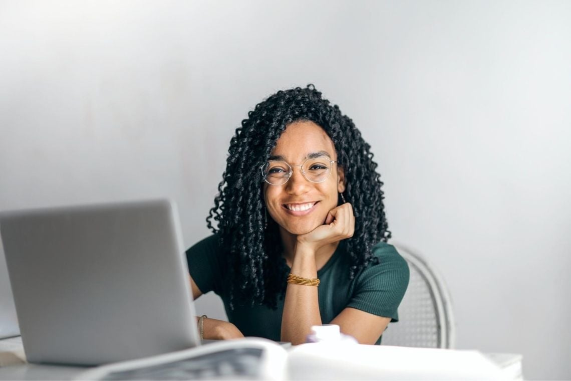 Capa da matéria Empreendedorismo jovem: como iniciar o próprio negócio no início da carreira