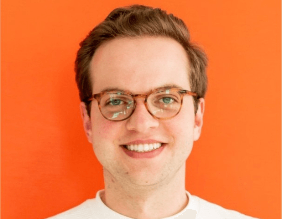 Capa da matéria Forbes Under30 e ex-Shark Tank, Luciano Bueno dá aula online gratuita sobre liderança