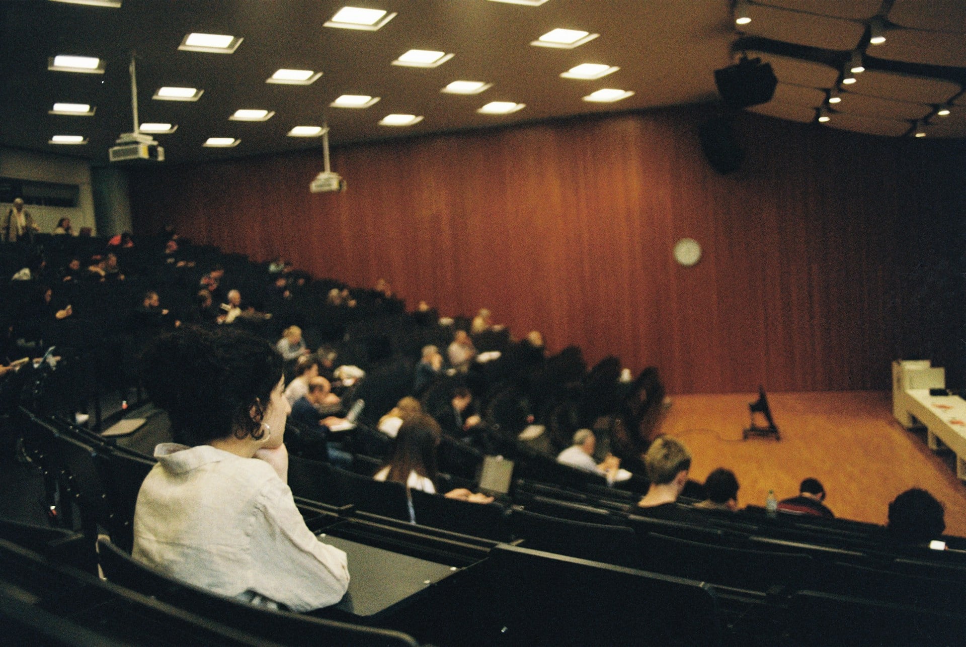 Capa da matéria Estratégias para participar de debates e discussões acadêmicas de forma construtiva