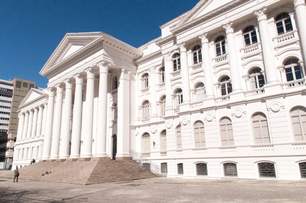 Capa da matéria Qual é a universidade mais antiga do Brasil?