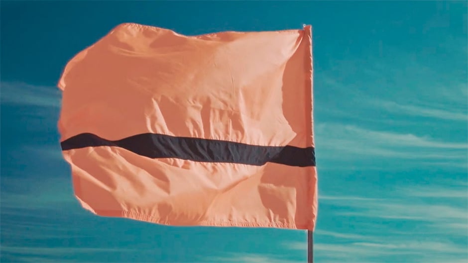 Capa da matéria Entrevistamos os brasileiros que criaram hino e bandeira para refugiados nas Olimpíadas