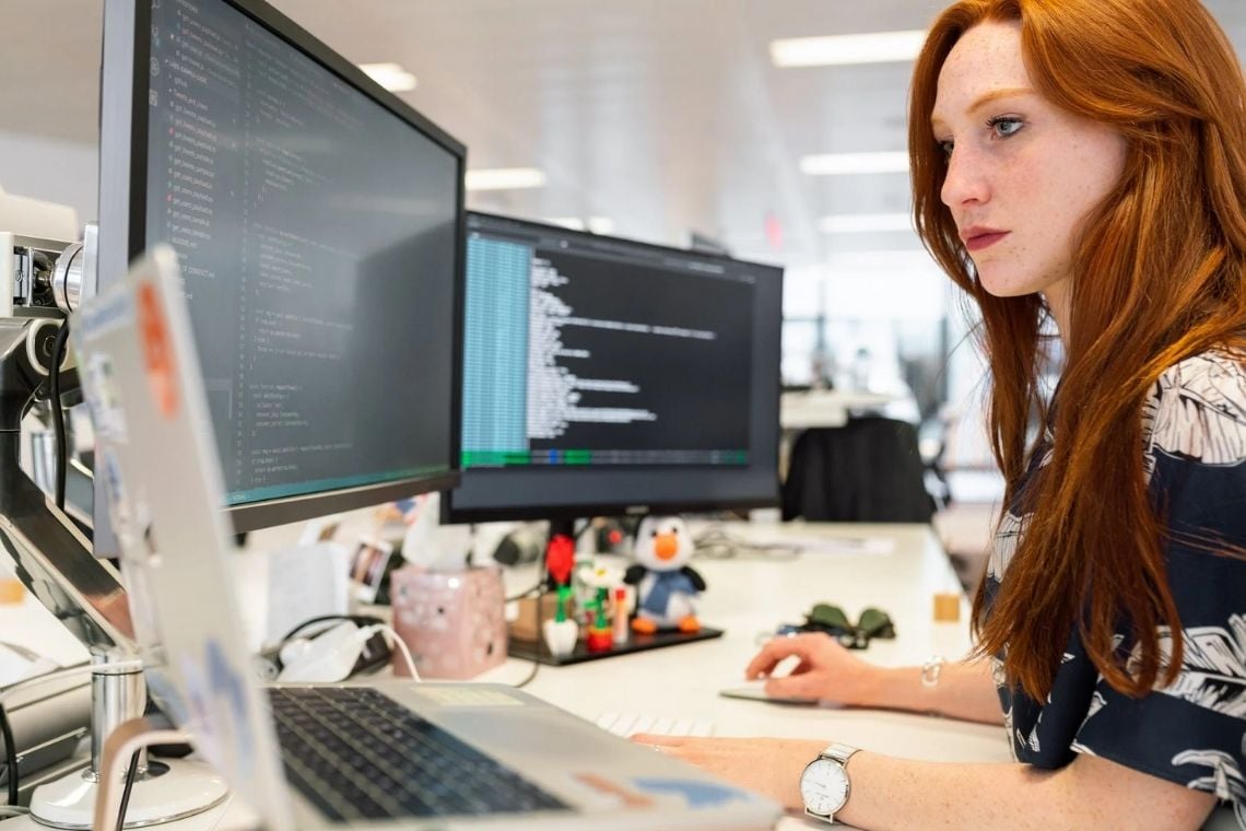Capa da matéria Hiring Coders: programa da VTEX oferece 10 mil bolsas para formar desenvolvedores