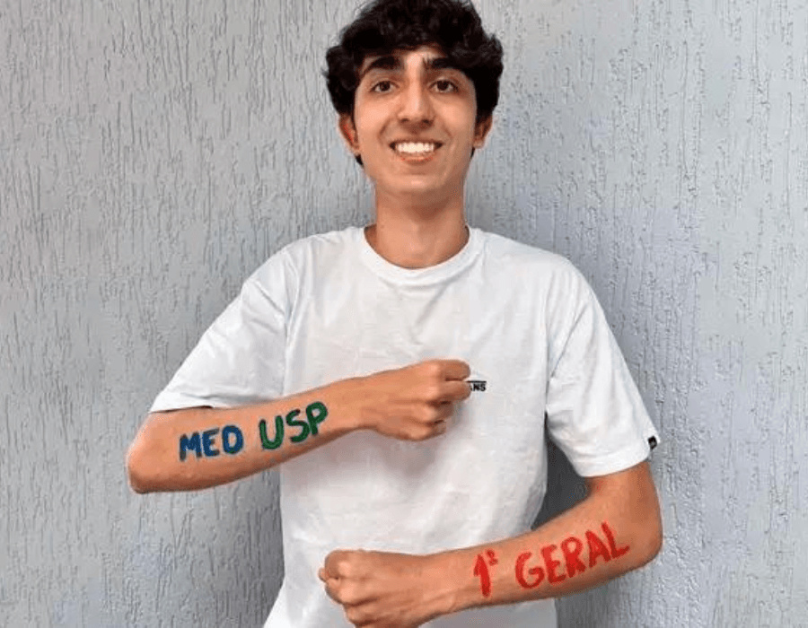 Capa da matéria “Vestibular demanda dedicação e um pouco de sorte também”, diz primeiro lugar na Fuvest