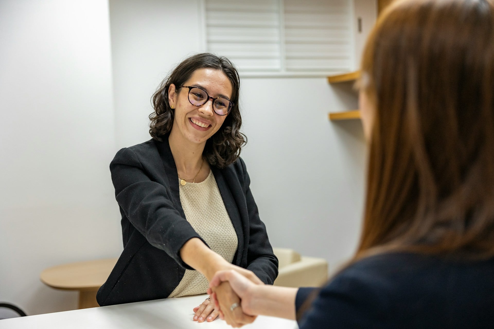 Capa da matéria 5 modelos de pitch prontos para diferentes situações: networking, entrevistas e feiras de carreira