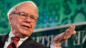 O que o megainvestidor Warren Buffett busca em um líder?