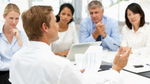 Como melhorar a eficiência das reuniões e tomar decisões mais assertivas?