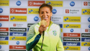 Rafaela Silva: ‘Batalhar é essencial’