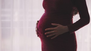 Por que a maternidade ainda é um peso na carreira das mulheres?