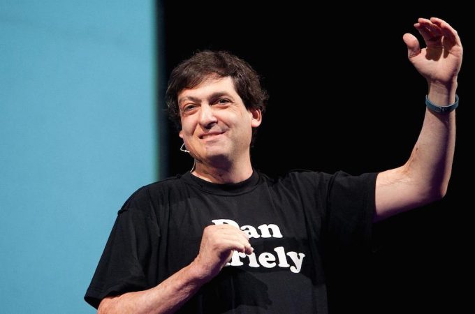 Dan Ariely, um dos grandes nomes da economia comportamental, fará palestra em São Paulo