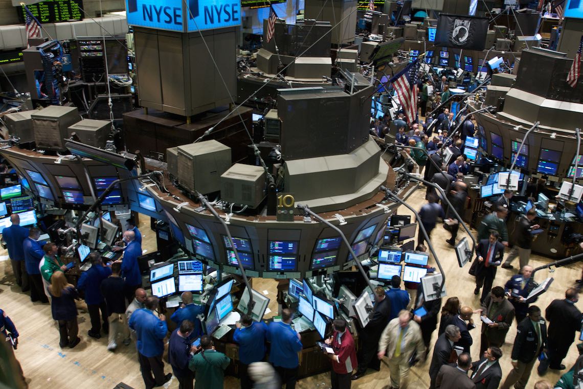 Traders na bolsa de valores de Nova York - Entenda o mercado no Carreira Na Prática Mercado Financeiro
