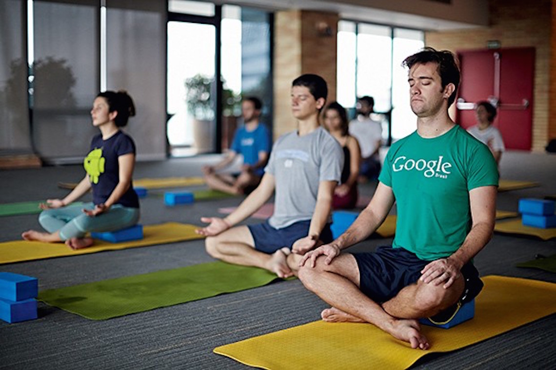 Funcionários do Google praticam mindfulness, uma técnica de produtividade