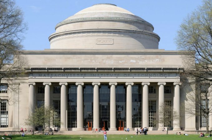Conheça o mestrado no MIT que não exige graduação, nem ensino médio