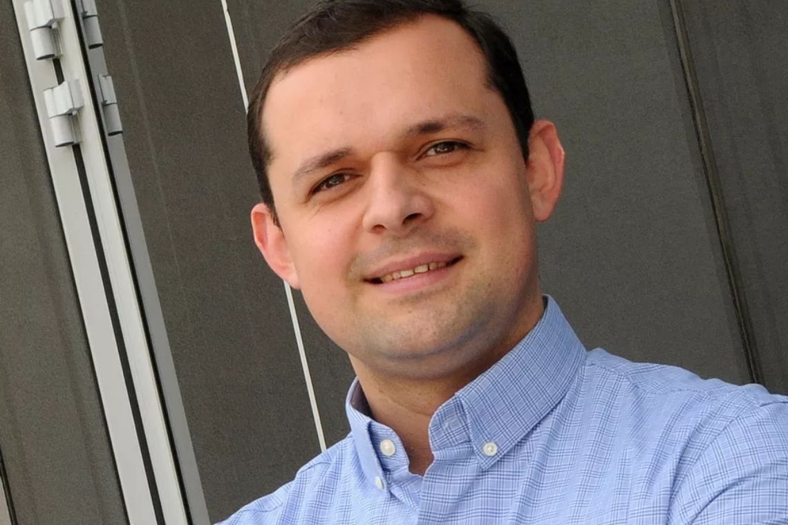 Capa da matéria Executivos respondem perguntas de entrevistas: Thiago Piau (CEO da Stone)
