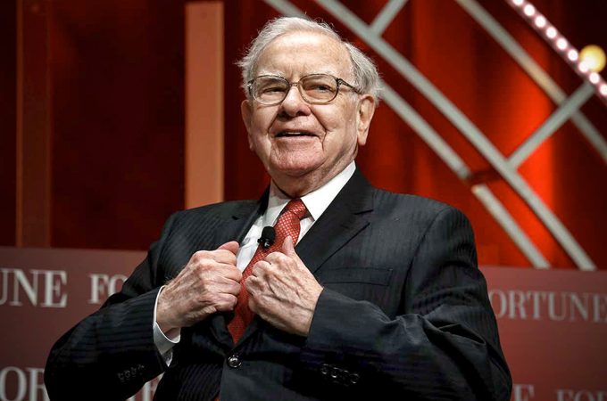Warren Buffet é tão rico, mas tão rico que poderia comprar os cinco maiores bancos do Brasil de uma só vez (Kevin Lamarque/Reuters)