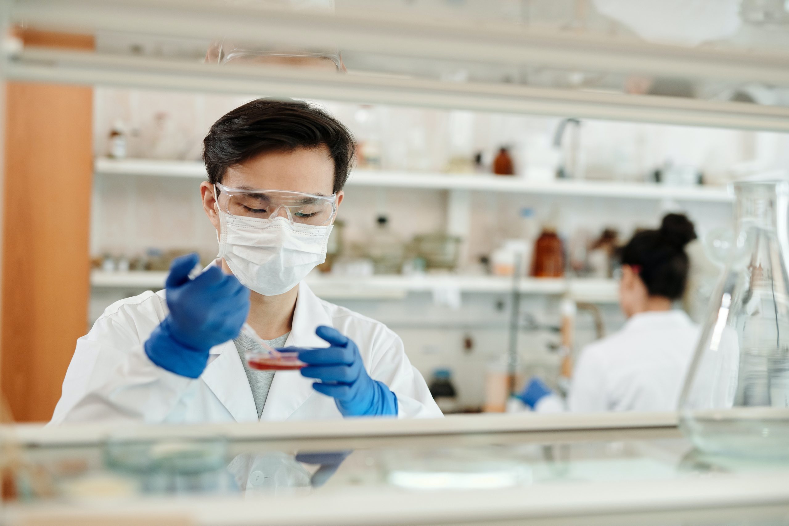 Capa da matéria Biomedicina: saiba tudo sobre esta carreira!