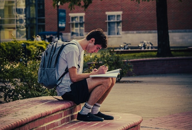 7 práticas de autocuidado para universitários em tempos de provas e TCC