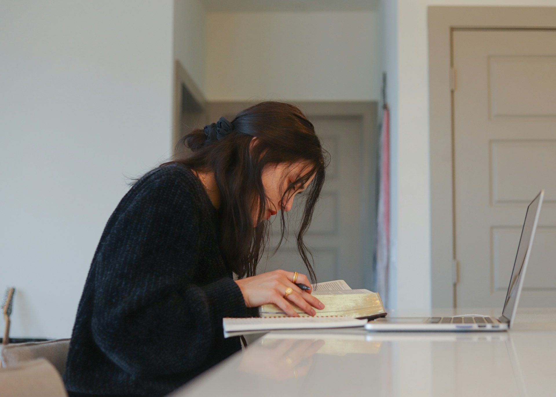 Como desenvolver uma rotina de estudos eficiente para provas e concursos
