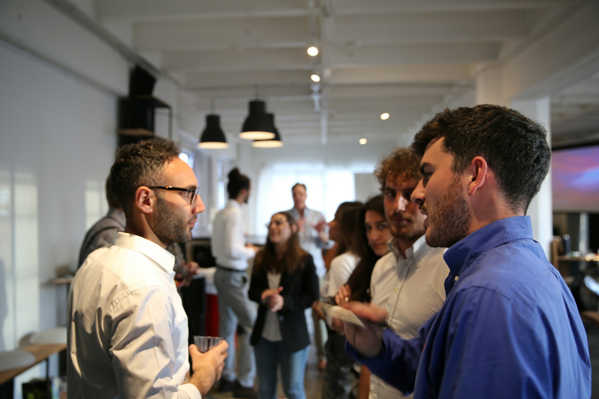 Networking no estágio: como construir conexões valiosas com colegas e superiores