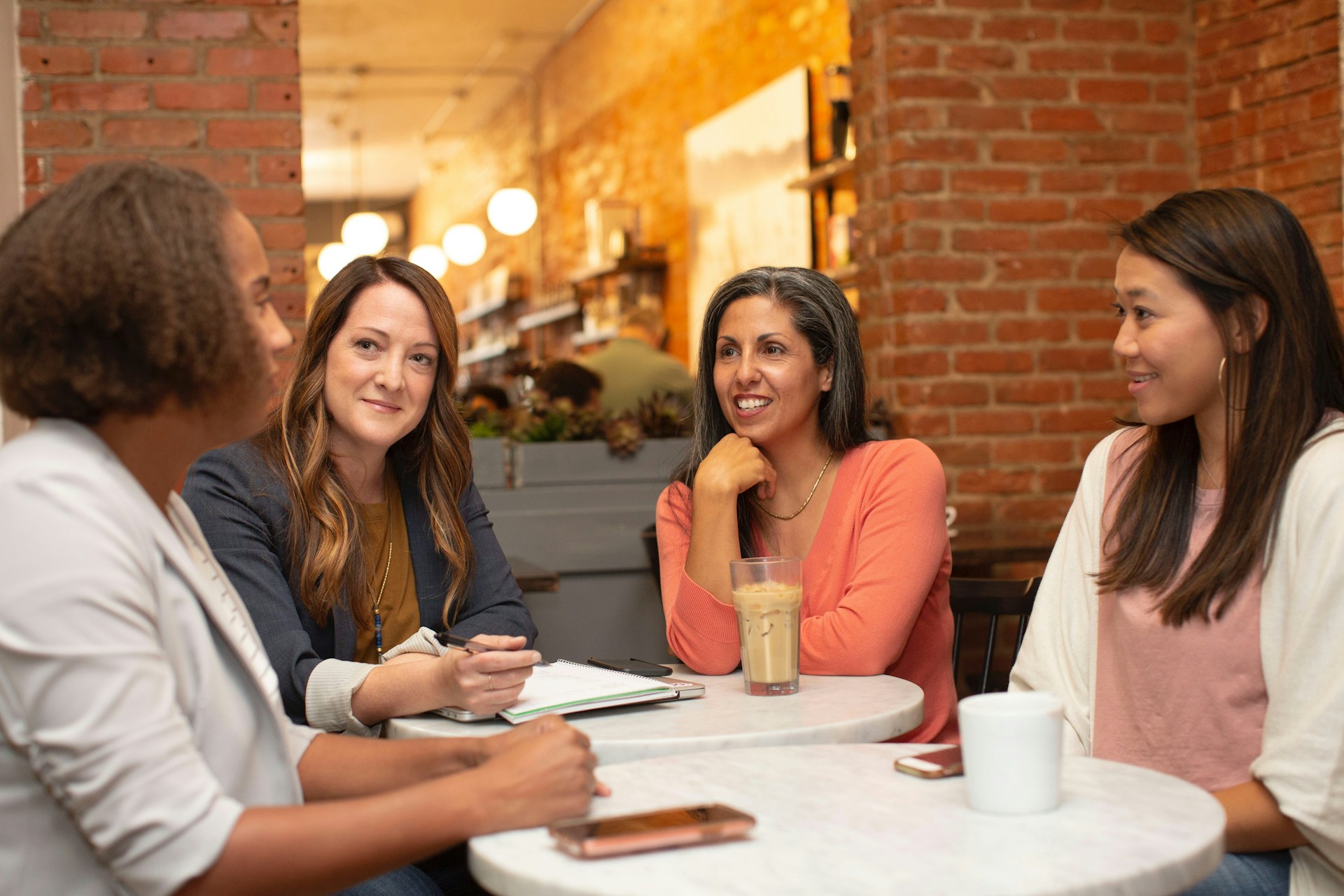 Networking para quem não tem contatos: 7 estratégias para construir sua rede do zero
