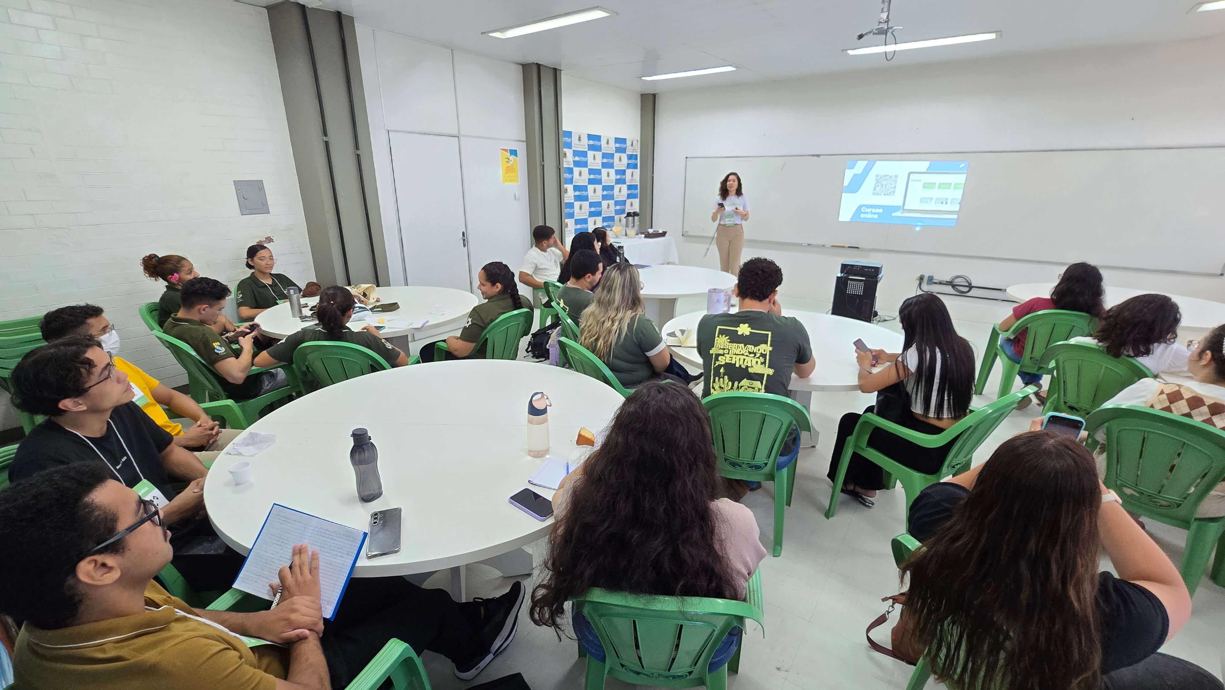 Estudantes durante o curso "Carreira de Excelência" na Universidade Federal do Ceará