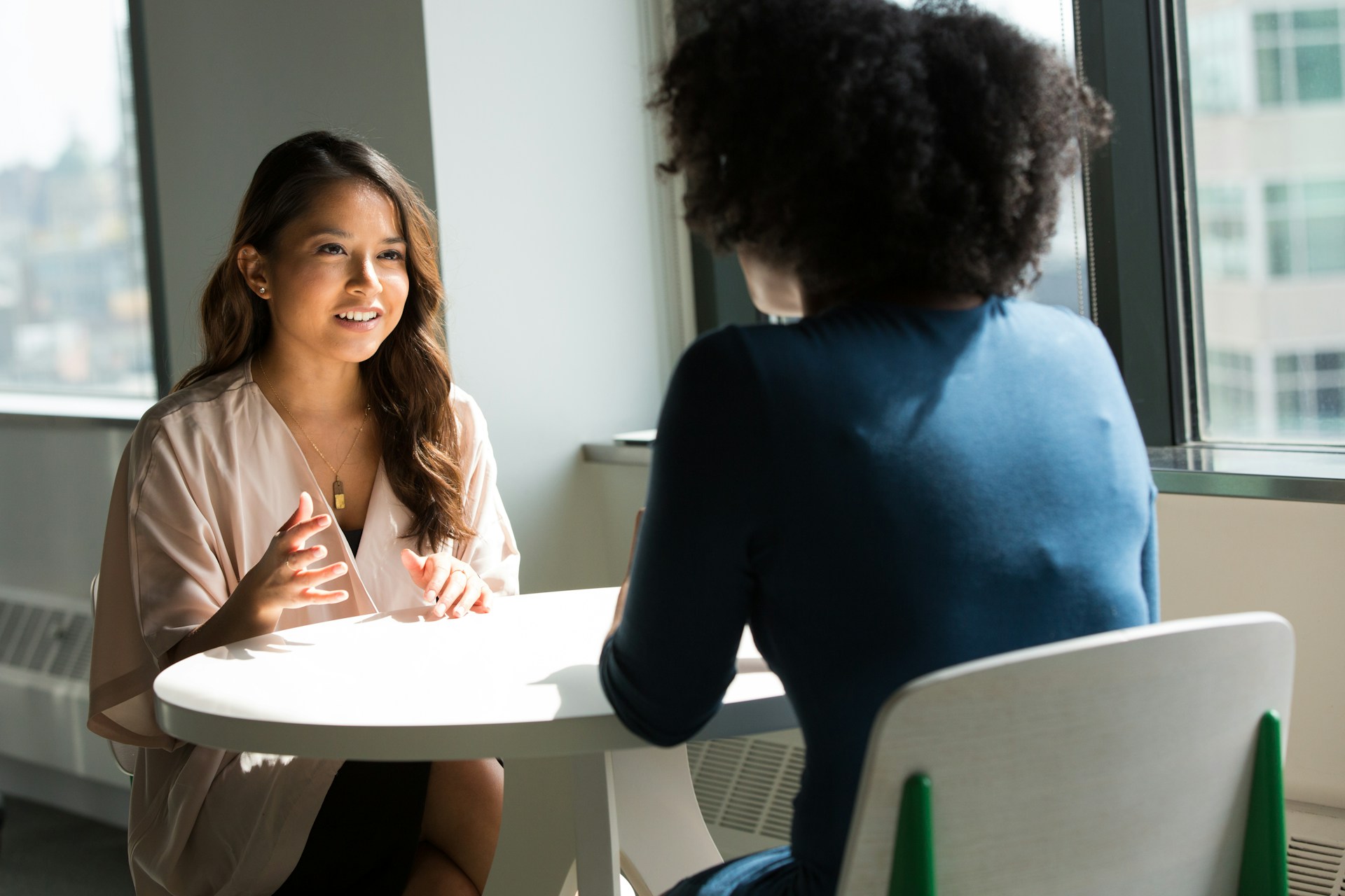 Entrevista de emprego: como falar sobre pontos fortes e fracos com segurança e autenticidade.